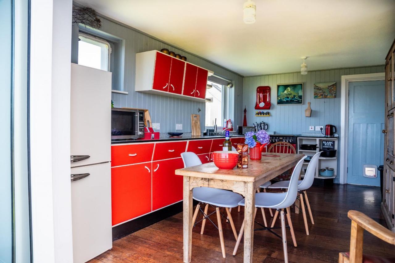 Finest Retreats - Western Watch - Sea Views, Pets Accepted, Sleeps 6 Lower Boscaswell ภายนอก รูปภาพ