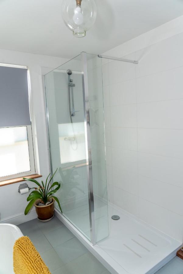 Finest Retreats - Western Watch - Sea Views, Pets Accepted, Sleeps 6 Lower Boscaswell ภายนอก รูปภาพ