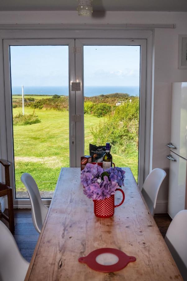 Finest Retreats - Western Watch - Sea Views, Pets Accepted, Sleeps 6 Lower Boscaswell ภายนอก รูปภาพ